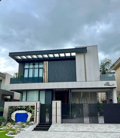 PHASE 7 1-KANAL BRAND NEW FULLY MAINTAINED BUNGALOW IS AVAILABLE FOR SALE.