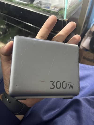 ugreen nexode 300w usd c.  Gan fast charger. 5- ports desktop charger