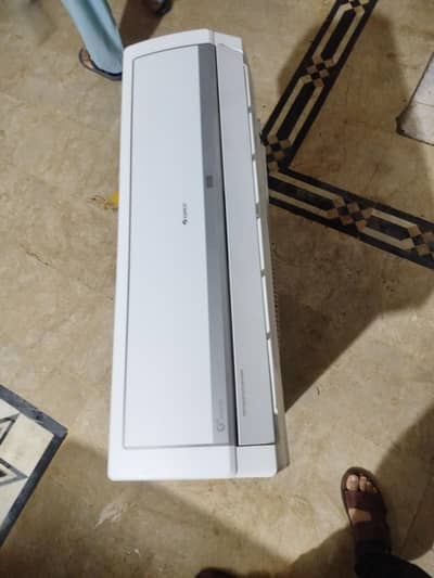 Gree 1 ton d,c inverter