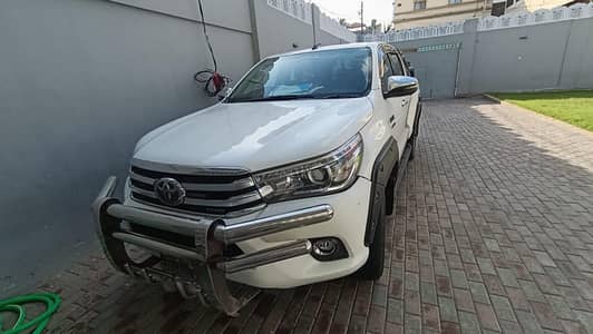 Toyota hilux Revo v Automatic 2.8