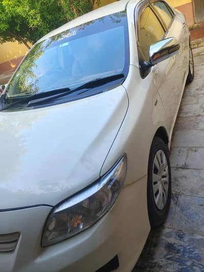 2009 model xli white color.