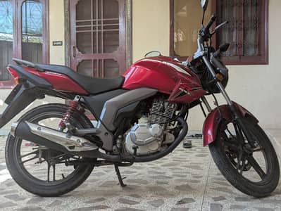 *Suzuki GSX-R 125 red color*