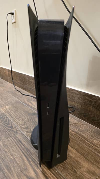 Ps5 + 1 controller + wires + stand Bonus Black Plates for Free!