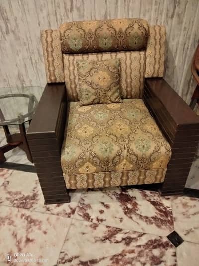 5 seater sofa in very gud condition