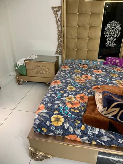 Selling bed room set