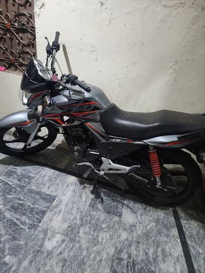 honda cb 150f all ok lush condition 2020 kay 11 month ki hai