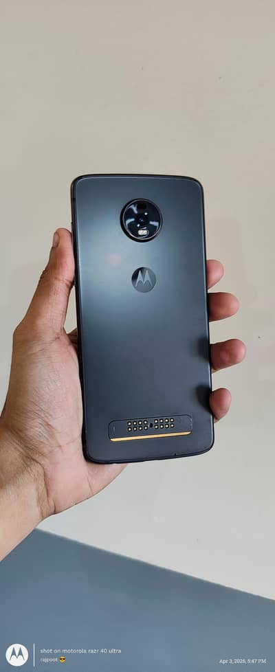 Motorola Moto Z4 camera and gaming device