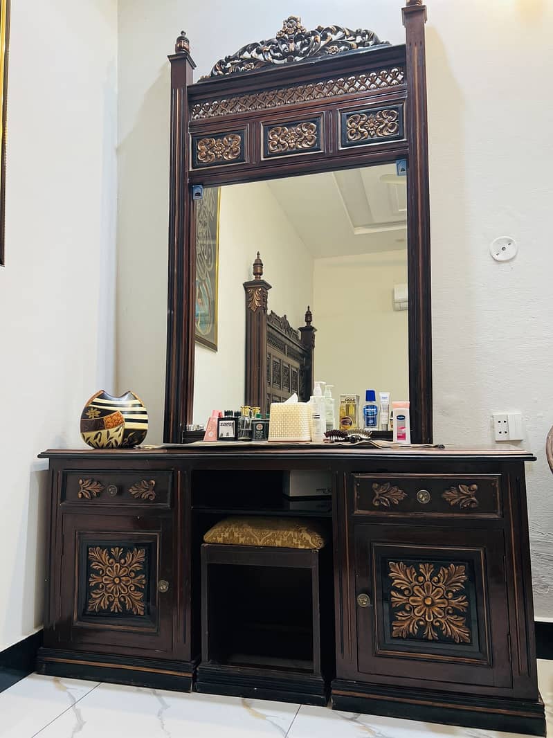 Dressing Table 0