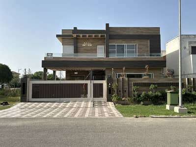 Near Mcdonald's 1 Kanal Most Beautiful Luxury Bungalow for Sale