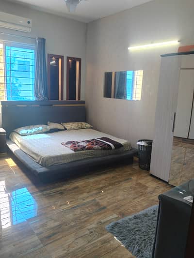 Per day room available in E11 2