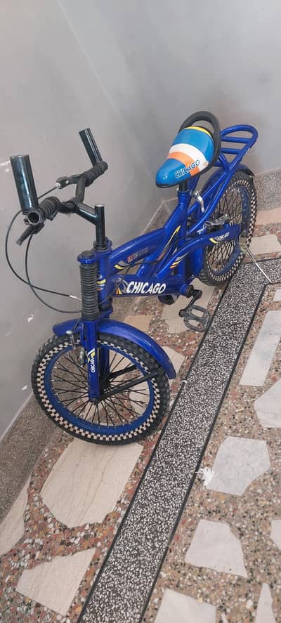 kid cycle like new with unused learning support wheels
