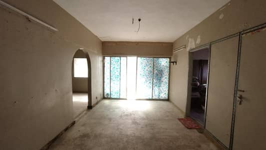 Flat Spread Over 1400 Square Feet In Gulshan-e-Iqbal - Block 14 Available