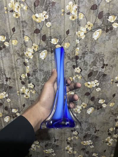 Modern Vases for daining table antecedent piece urgent for sale