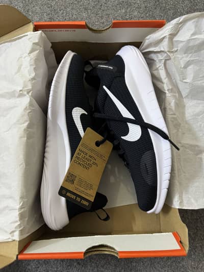 Selling my brand new Nike FLEX EXPERIENCE RN 12