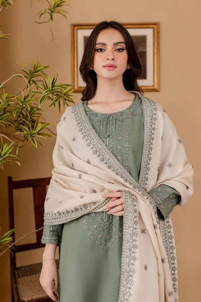 GREEN embroidered 3pcs lwan suit dupata