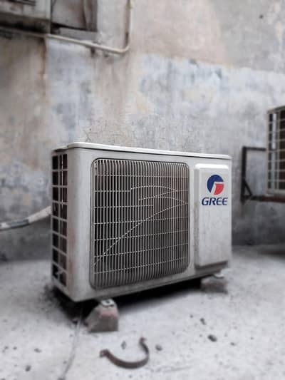 I'm selling my 1.5 ton gree ac with good condition