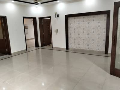 Exceptional Independent Gate Upper Portion Facing Park