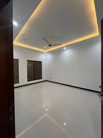 272sq yd 4 & 5 Bedrooms Luxury Villa FOR SALE. Adjacent to Jinnah Avenue, Easy access to Entrance facing GRAND MOSQUE. All facilities nearby and utilities present.