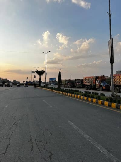 Prime Location 10 Marla Plot for Sale in Park View City Lahore