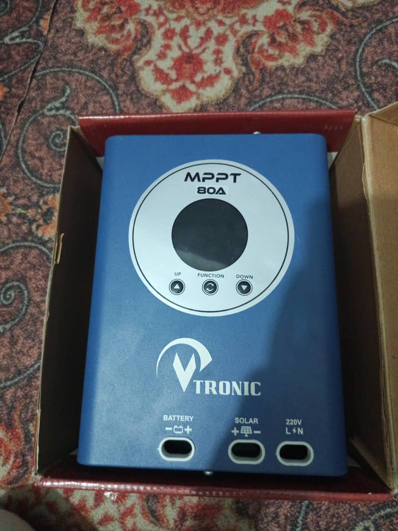 MPPT Solar Charge Controller 1