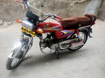 HONDA CD70 2011 MODEL IN GOOD CONDITION. . . NO NEED ANY  WORK. . .