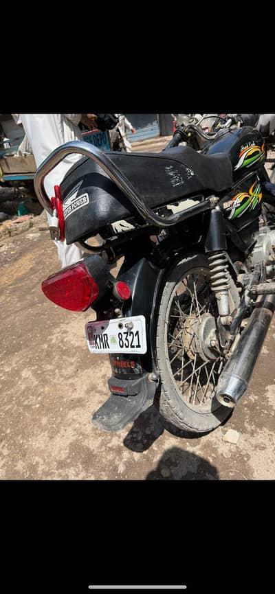 Engine Khula howa nahi hai