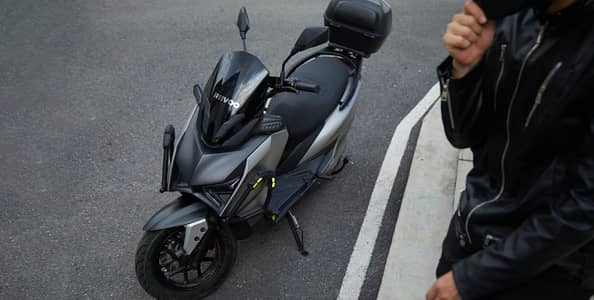 Revoo E52 Electric Scooter | Fuel-Free Commuting | Like New