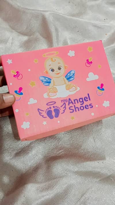 Shoes karkhany ka mukammal material sale ke liye available hai