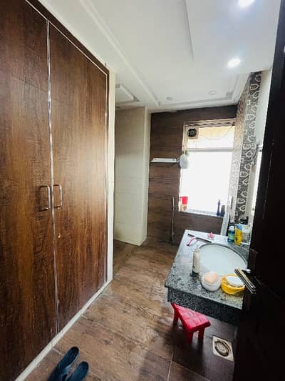 10 Marla upar portion Saprate entrance available for rent in Wapda Town phase 2 Multan