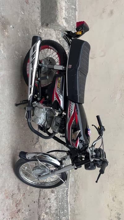 Honda 125 Black Colour