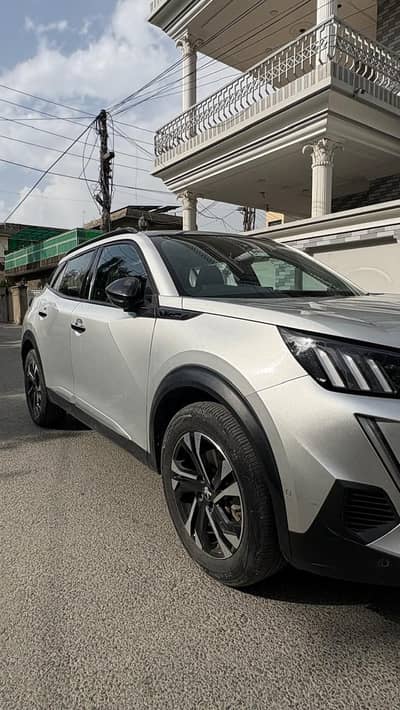 total genuine Peugeot 2008 allure low millege