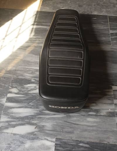 125 Jenion seat for sale fresh condition foam bi okay ha