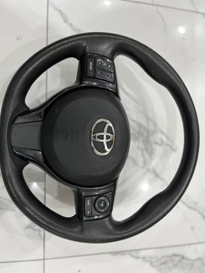 Toyota Vitz steering orignal multi media