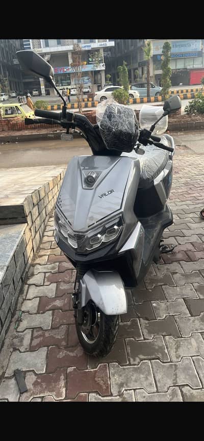 Valour electric scooty new
