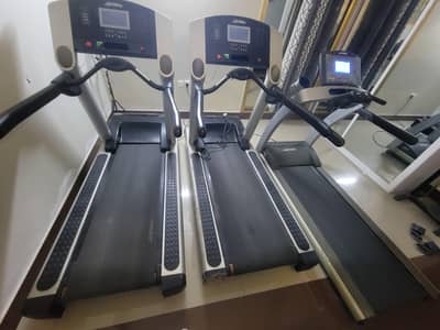 urgent sale Life Fitness Commercial Treadmill (Heavy Duty Gym Machine