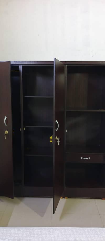 3 door Almari, mint condition