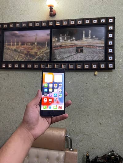 iphone 7plus 128gb pta approved. finger working