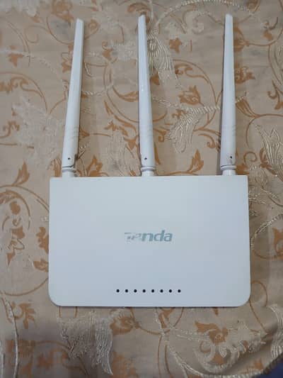 Tenda Wi-Fi router