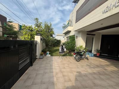 1 kanal slightly used house for sale in Valencia town Lahore