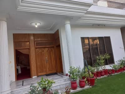 1 kanal house available for a sale in PIA housing society near wapda town Lahore