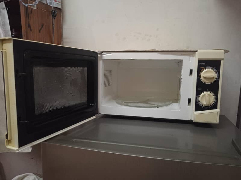 Microwave oven 1