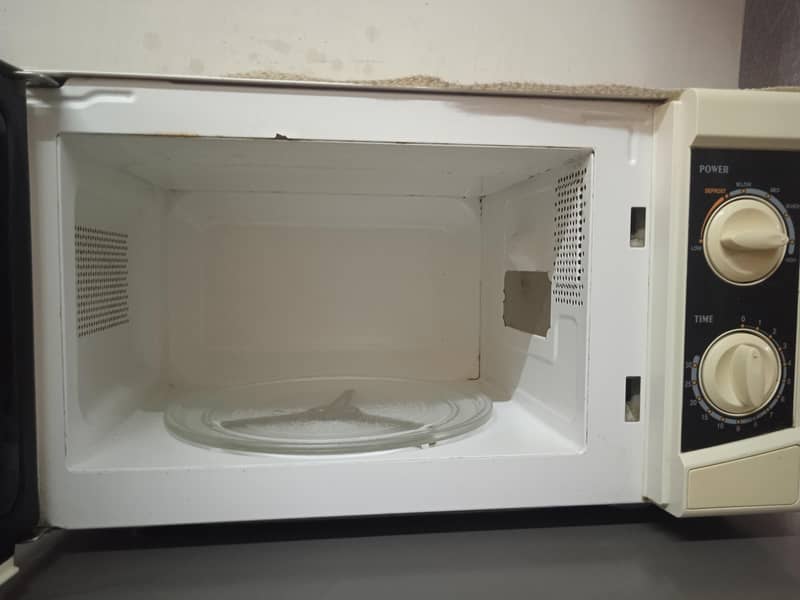 Microwave oven 4