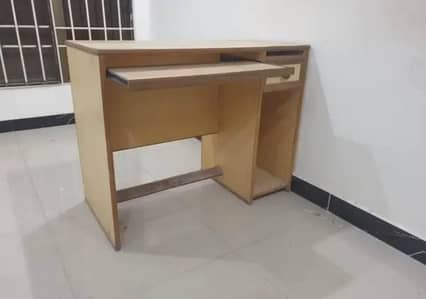 Computer Table for sale