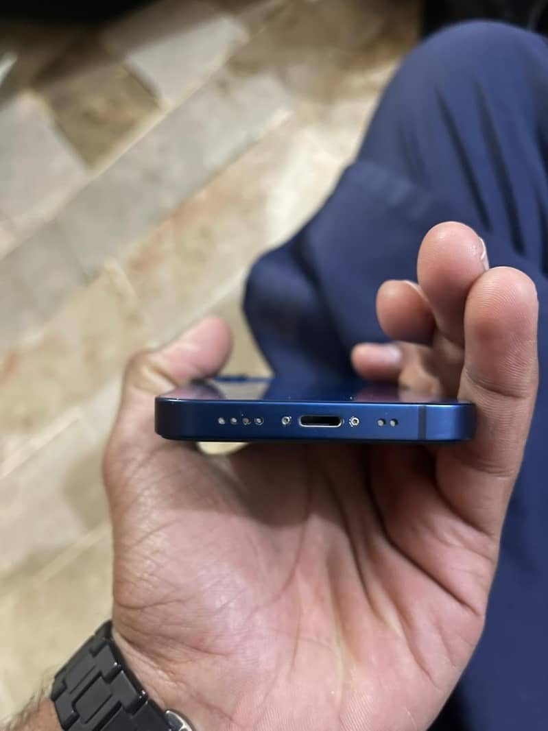 iphone 12 mini 4