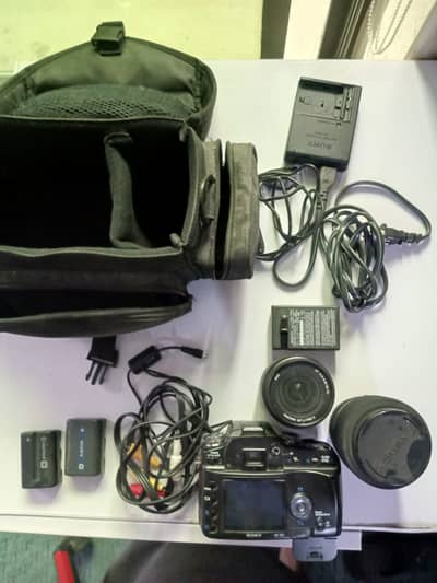 Sony A100 DSLR+ Sigma 105 macro lens