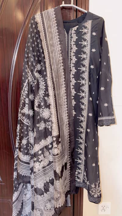 Dress Khaadi 3 pc lawn full embroidered.