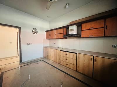 1kanal Ideal Location Phase 1 Beautiful Upper Portion