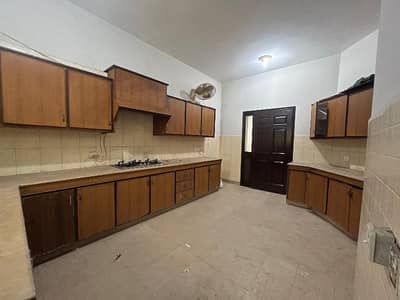 Ideal Location Phase 1 1kanal Beautiful Full House