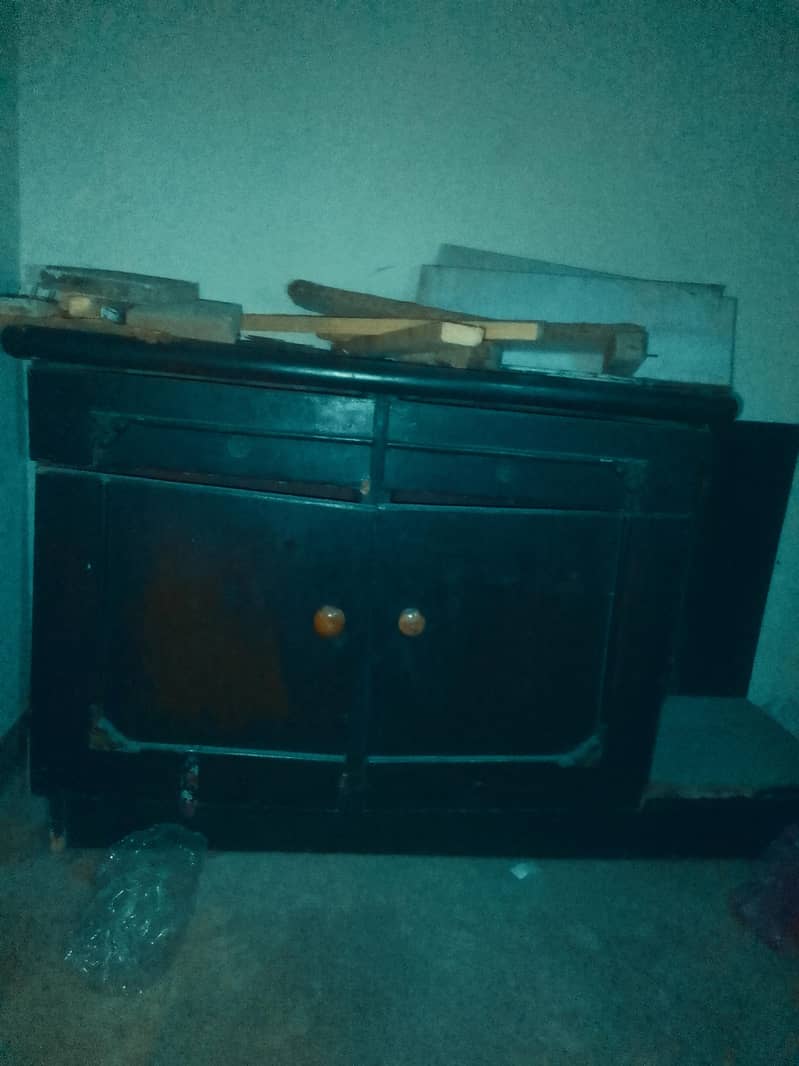 ،کنگ سائز بیڈ سیٹ، ڈریسنگ ٹیبل اور ایک دراز کے ساتھ ۔۔مناسب کنڈیشن 1