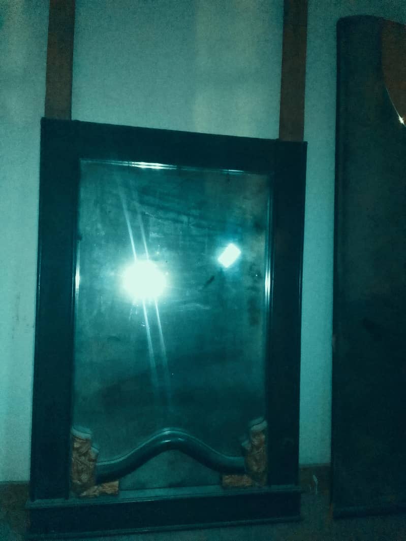 ،کنگ سائز بیڈ سیٹ، ڈریسنگ ٹیبل اور ایک دراز کے ساتھ ۔۔مناسب کنڈیشن 2